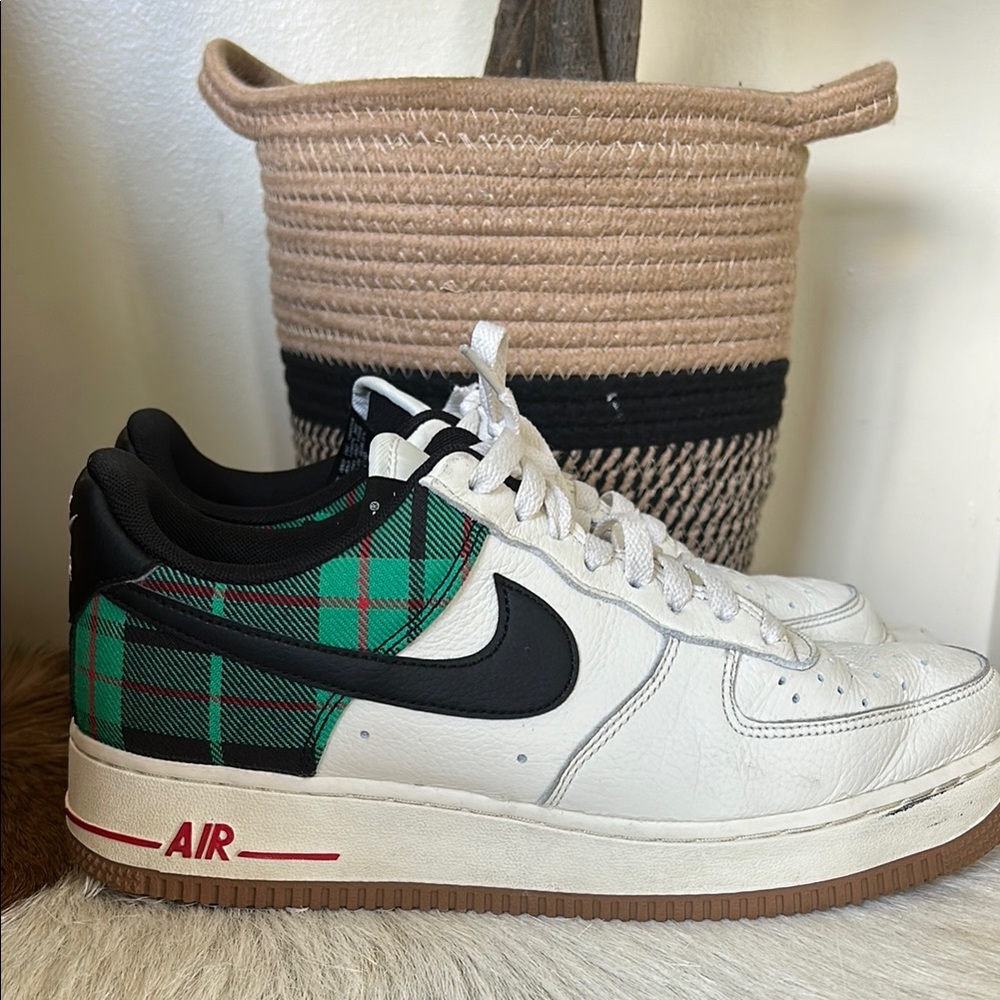 Nike White and Green Checkered Sneakers